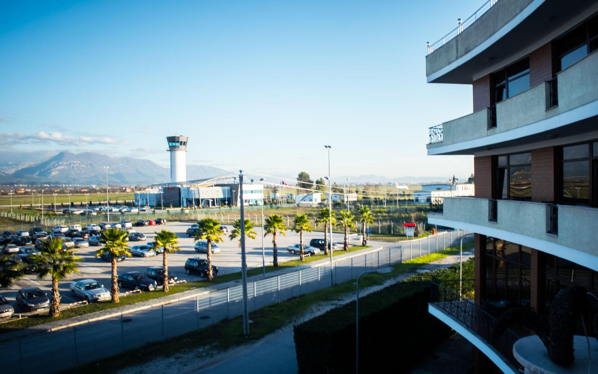 Hotel Airport Tirana Rinas Exteriér fotografie