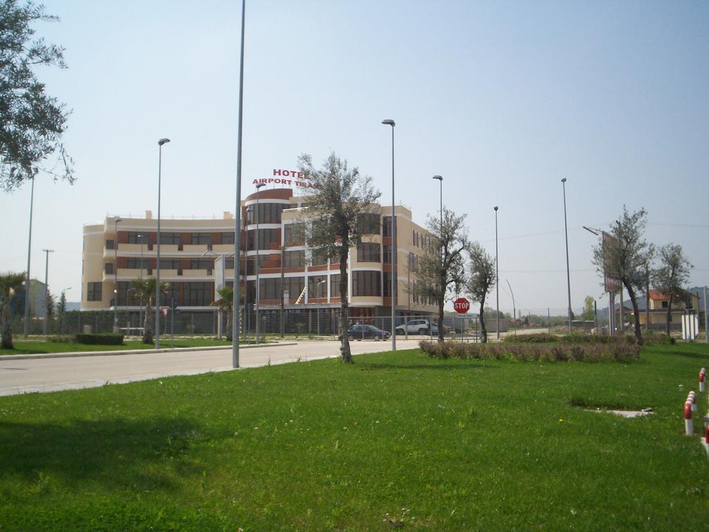 Hotel Airport Tirana Rinas Exteriér fotografie